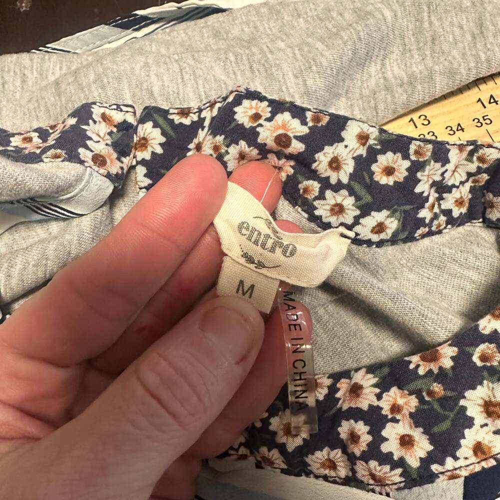 Entro Casual Spring Top Blue Striped w/ Floral Detail M - Picture 9 of 9
